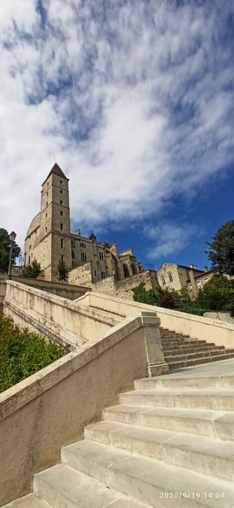 Escaleras monumentales en Auch