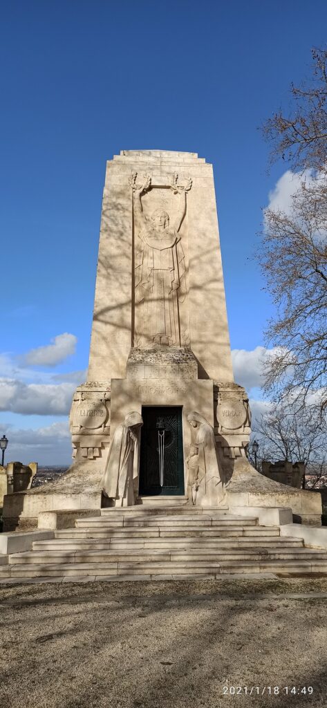 Monumento a los Muertos