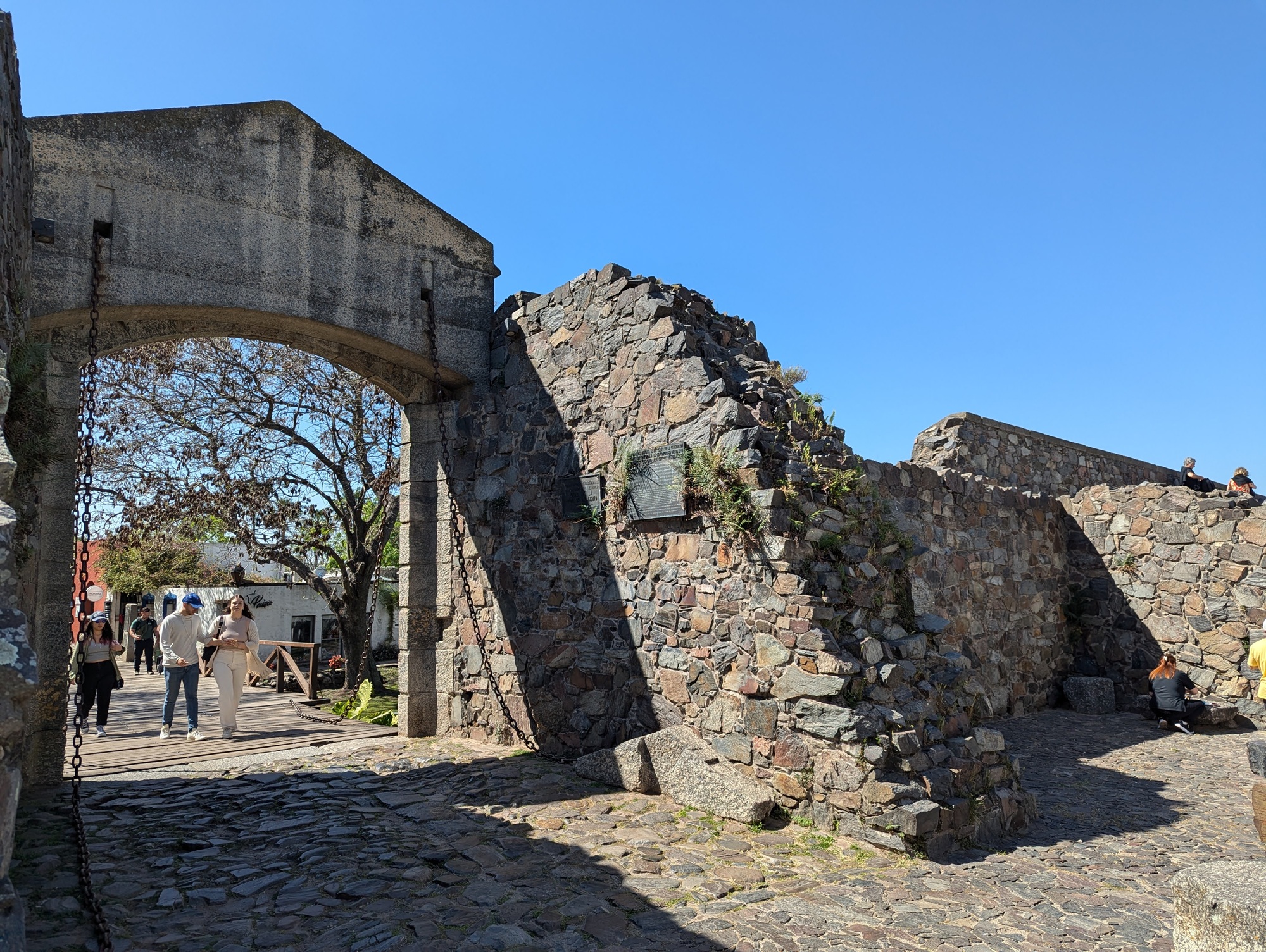 Puerta de la muralla en Colonia del Sacramento