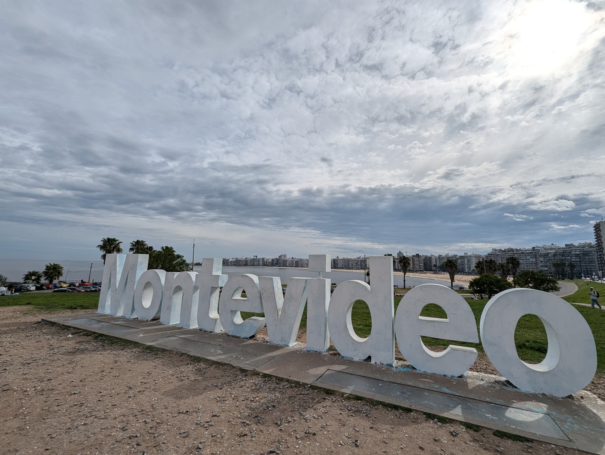 Explora Montevideo a pie: una guía honesta