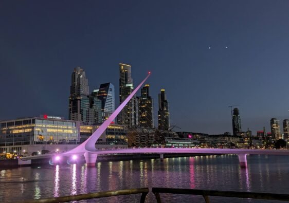 Puente de la Mujer en Puerto Madero, Buenos Aires