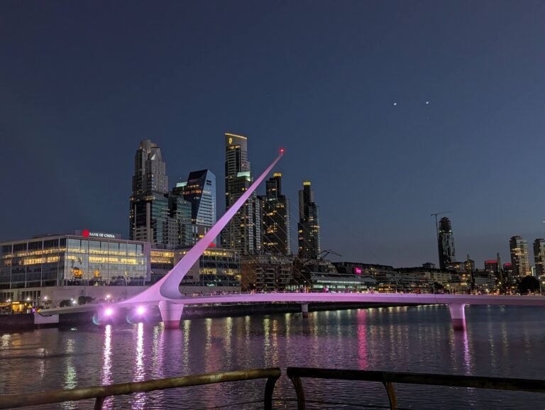 Puente de la Mujer en Puerto Madero, Buenos Aires